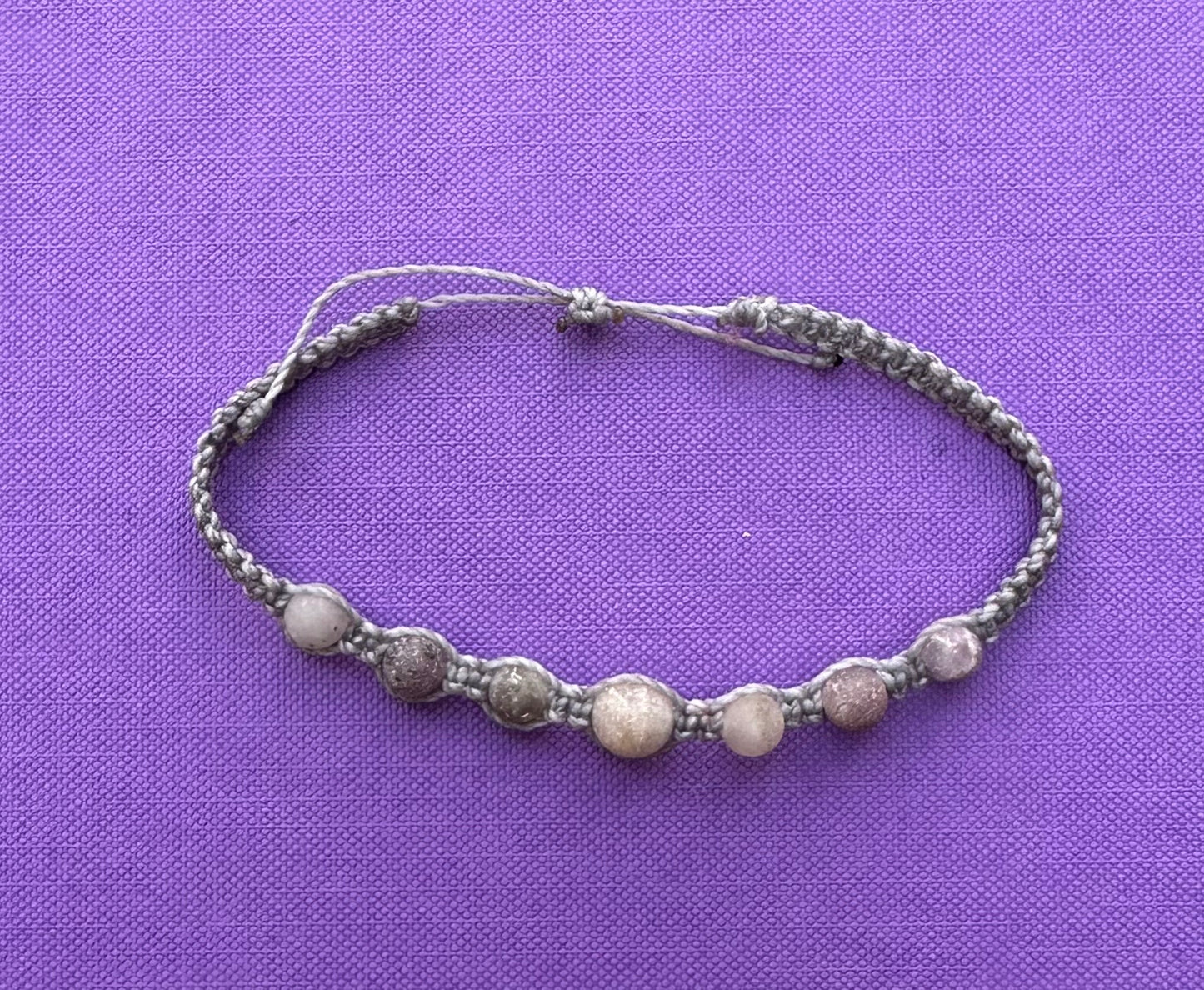 Frosted amethyst macramé bracelet